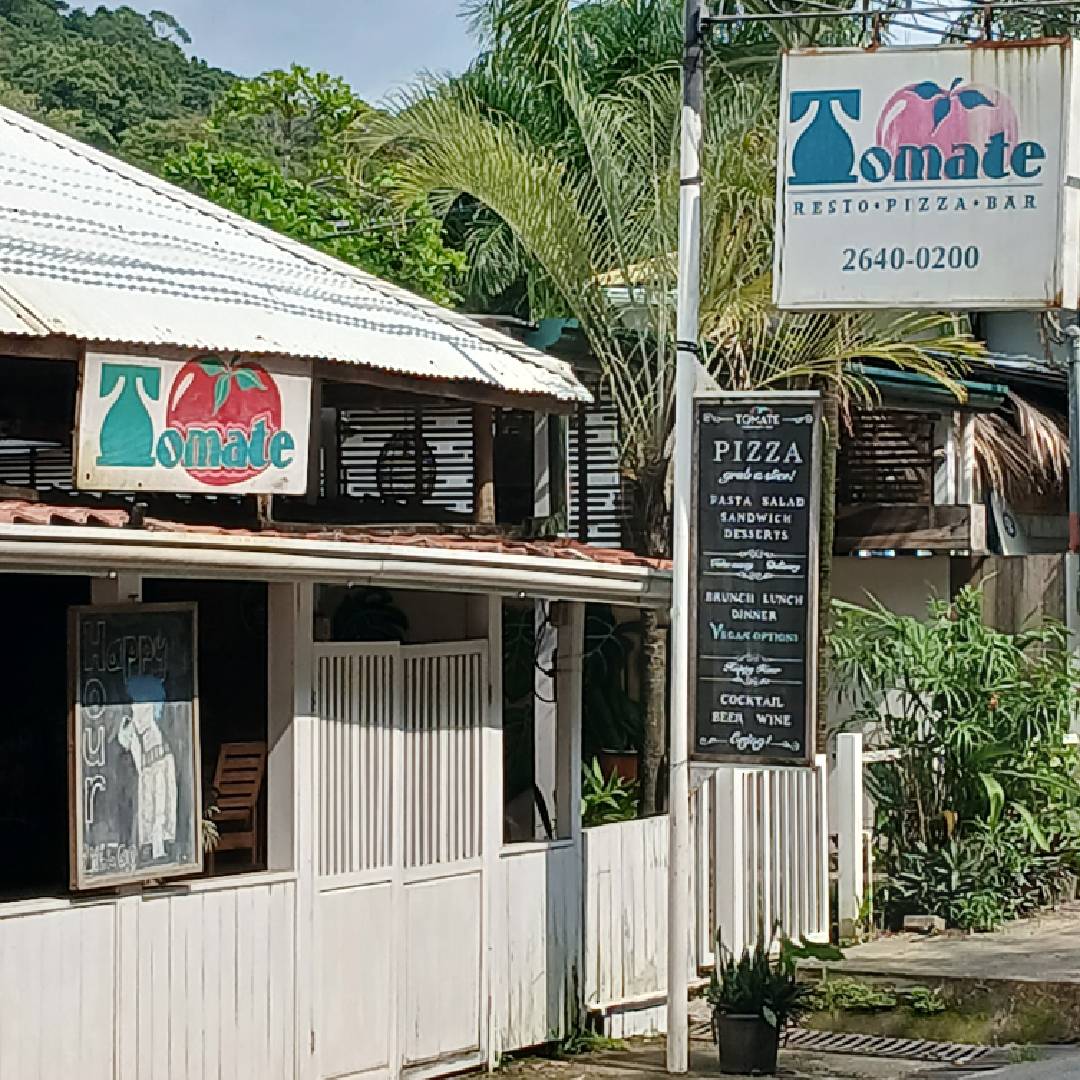 Pizza-Tomate-Restaurant-Santa-Teresa