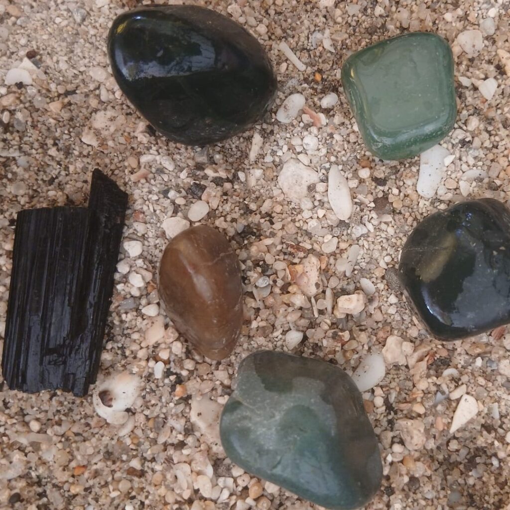 Jade and Obsidian Finds
Growth and rupture, lifted from the same ancient ground.
