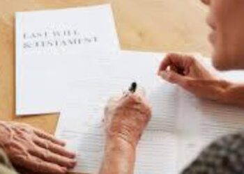 Older woman signing a Last Will and Testament with family member present in Costa Rica