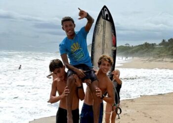 Dencell Reyes Santa Teresa Costa Rica junior surf champion 2025 Costa Rica National Surf Circuit