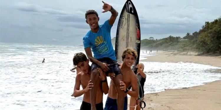 Dencell Reyes Santa Teresa Costa Rica junior surf champion 2025 Costa Rica National Surf Circuit