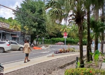 Newly completed crossroads connecting Santa Teresa and Malpaís after major road construction and infrastructure improvements in 2025.