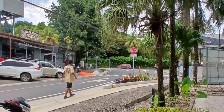 Newly completed crossroads connecting Santa Teresa and Malpaís after major road construction and infrastructure improvements in 2025.