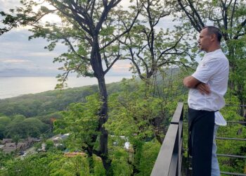 Chef Eitan overlooking jungle and ocean from mountain deck in Santa Teresa Costa Rica